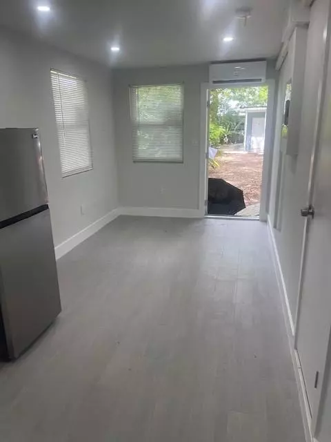 North Miami, FL 33161,12322 NE 6th Ave #3