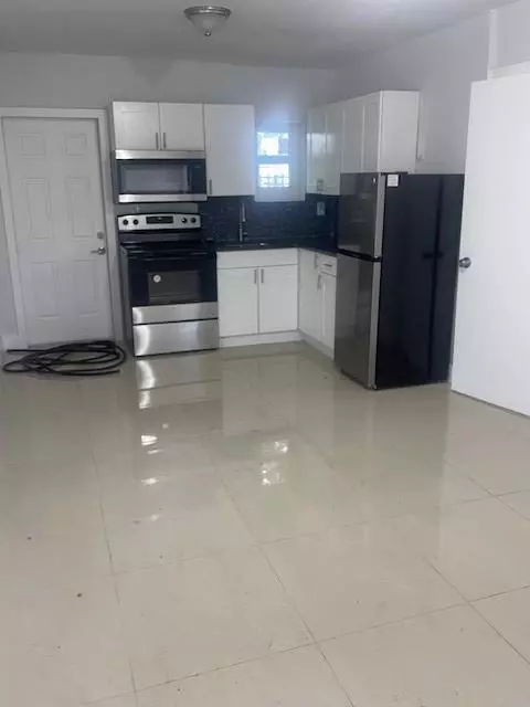 North Miami, FL 33161,12322 NE 6th Ave #2