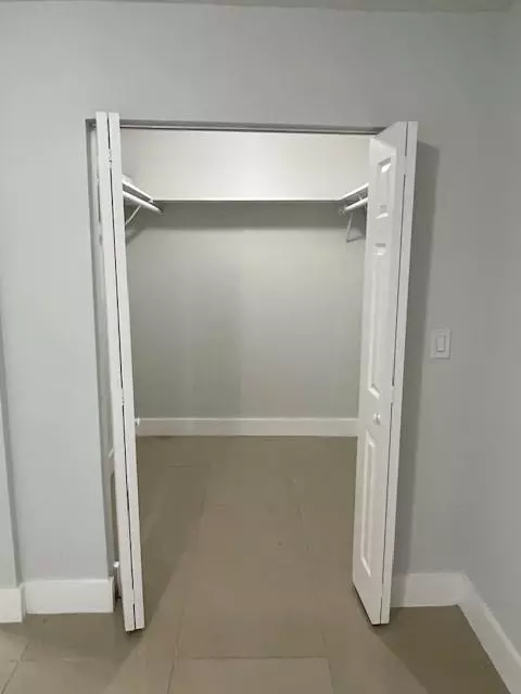 North Miami, FL 33161,12322 NE 6th Ave #2