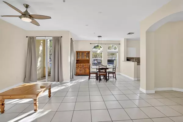 Plantation, FL 33324,100 Jacaranda Country Club Dr #101