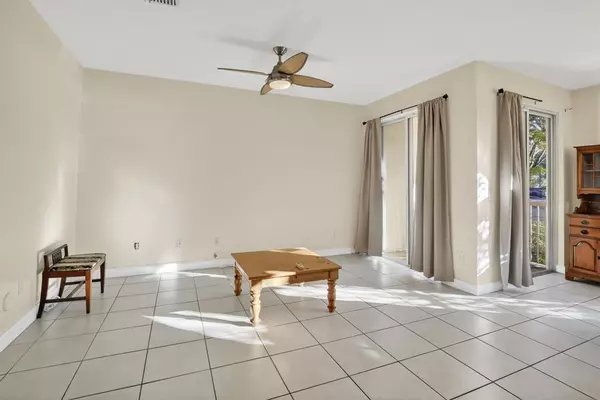 Plantation, FL 33324,100 Jacaranda Country Club Dr #101