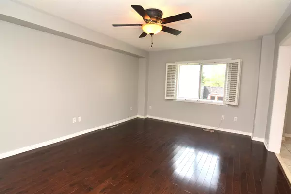 Newmarket, ON L3X 2Z6,129 Trailhead AVE