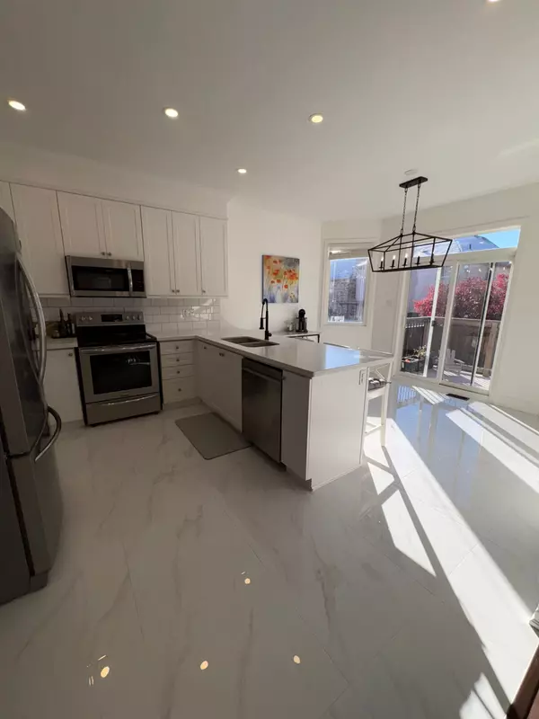 Georgina, ON L4P 0E8,15 Grey Wing AVE