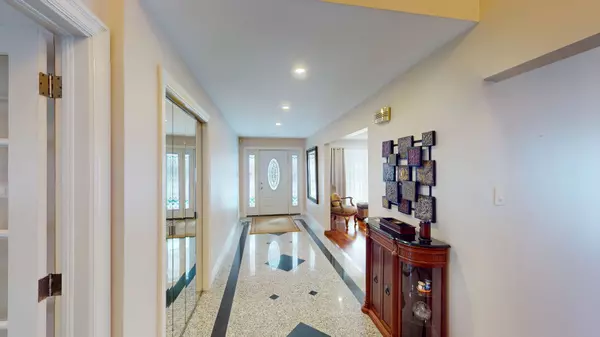 Richmond Hill, ON L4C 6W1,38 Spruce AVE #MAIN