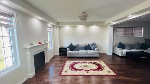 Brampton, ON L7A 5C8,25 Divers RD