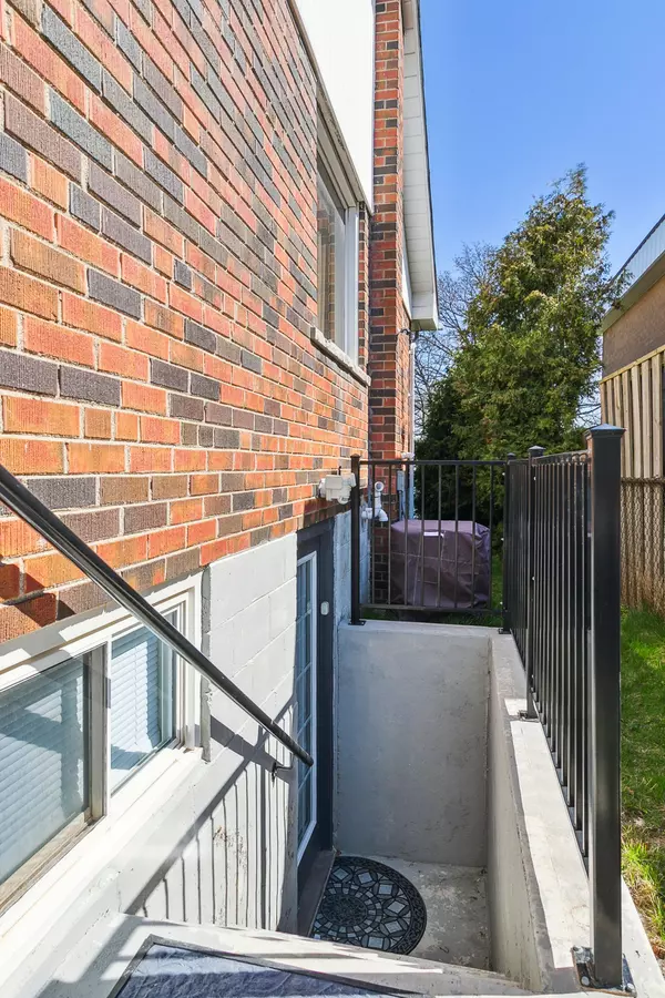 Mississauga, ON L5M 1A1,5651 Turney DR #BSMT