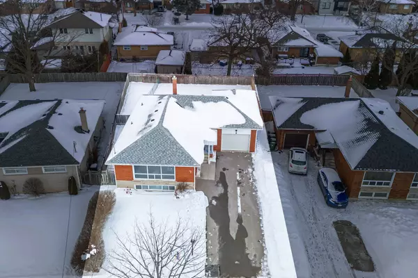 Toronto W09, ON M9R 2W6,7 Pettit DR