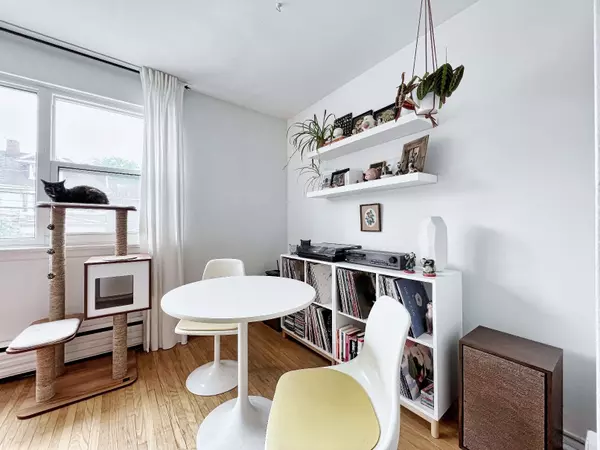 Toronto W01, ON M6R 1B2,1658 Queen ST W #2nd Flr