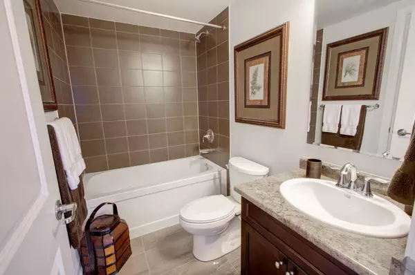 Oakville, ON L6M 0Y8,3045 George Savage AVE #7