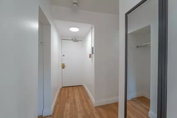 Hamilton, ON L8L 5E5,122 Victoria AVE N #8