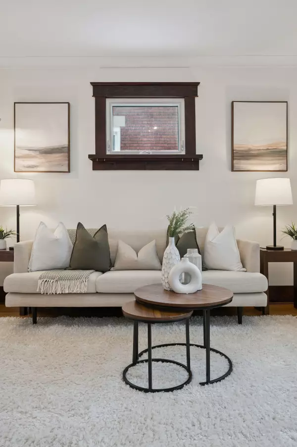 Kitchener, ON N2H 3H7,32 Dane ST