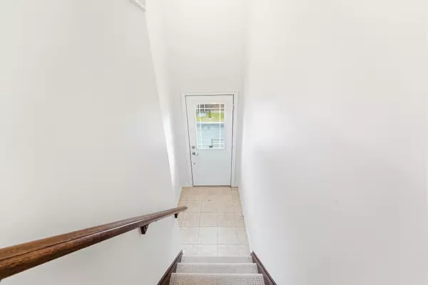 Hamilton, ON L0R 1C0,25 Viking DR #10