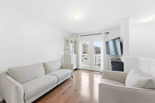 Hamilton, ON L0R 1C0,25 Viking DR #10