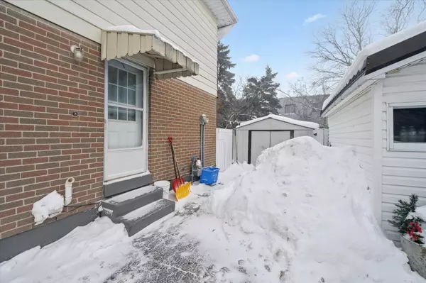 Kitchener, ON N2M 2G7,11 Ingleside DR