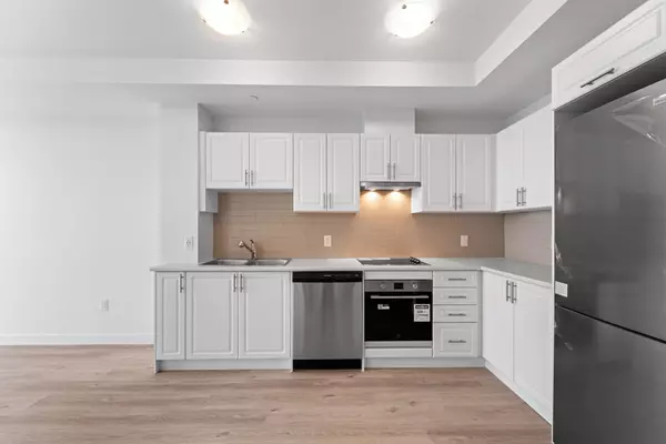 Hamilton, ON L8E 5B4,461 Green RD #505