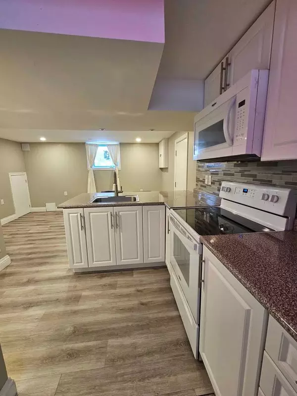 Hamilton, ON L9A 4S8,320 East 19th ST #Lower