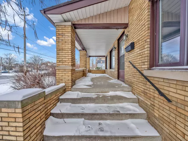 Windsor, ON N9B 1E8,2311 University AVE W