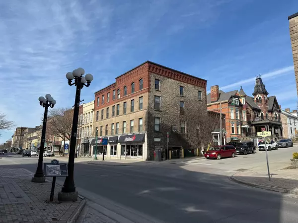 Brockville, ON K6V 3P6,2 King ST W