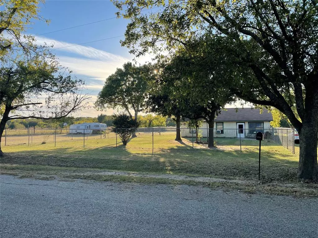 Collinsville, TX 76233,1441 McFarlin Road