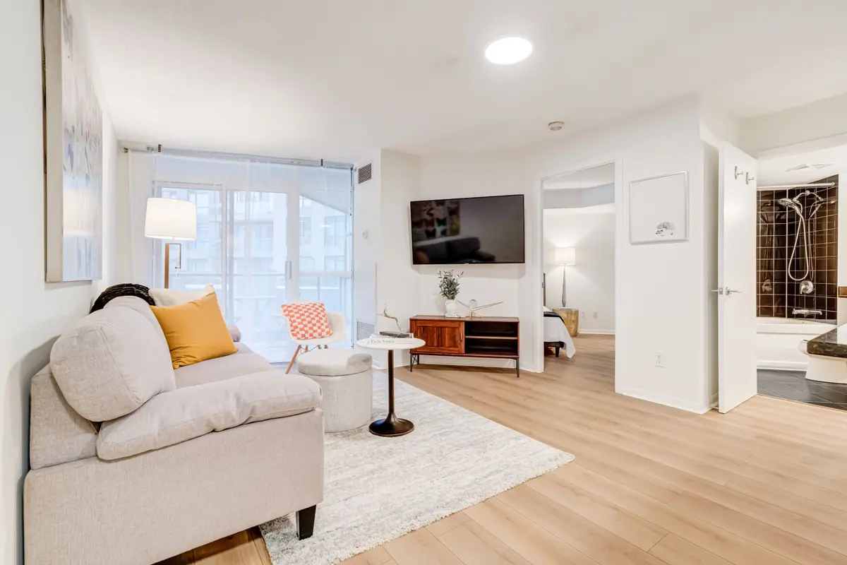 Toronto C01, ON M5V 1B2,231 Fort York BLVD #304