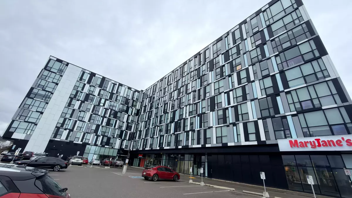 Oshawa, ON L1G 0C1,1900 Simcoe ST N #827