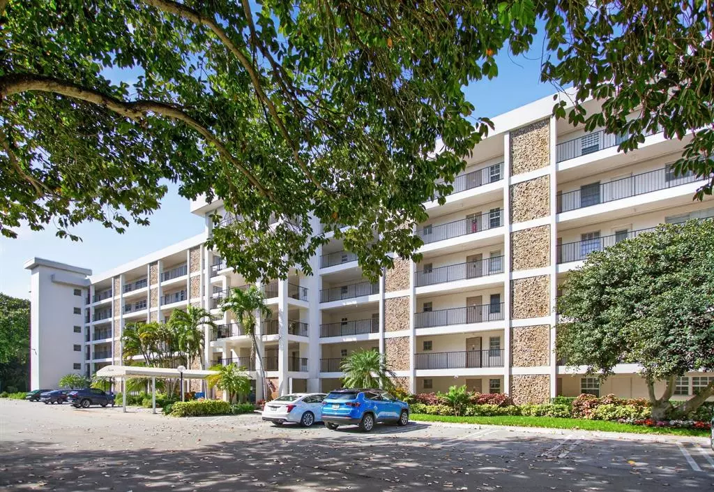 Pompano Beach, FL 33069,2801 N Palm Aire Dr #203