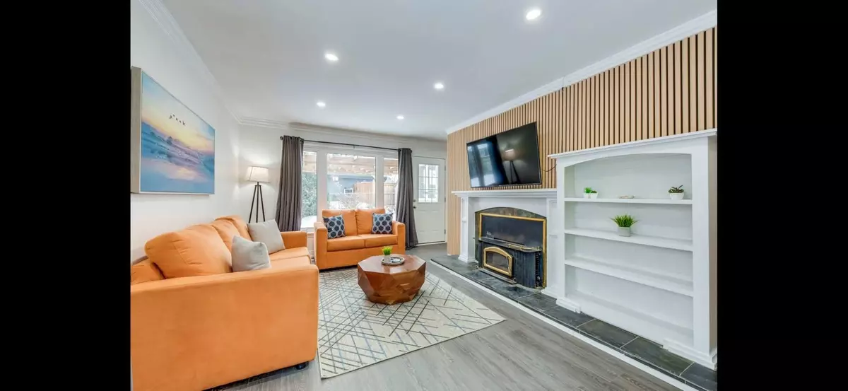 Mississauga, ON L5M 1B2,22 Sora DR W