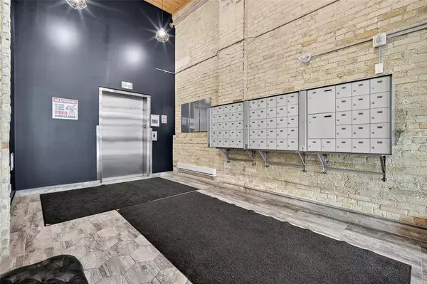 Winnipeg, MB R3B 0P5,139 Market AVE