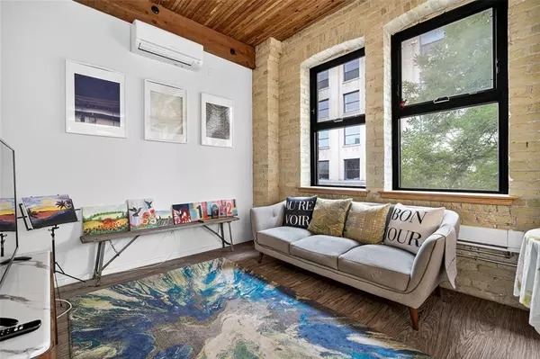 Winnipeg, MB R3B 0P5,139 Market AVE