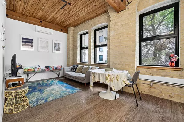 Winnipeg, MB R3B 0P5,139 Market AVE