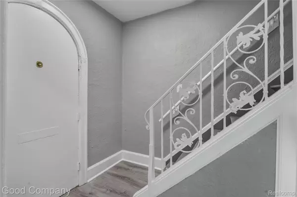 Detroit, MI 48221,17200 Roselawn ST