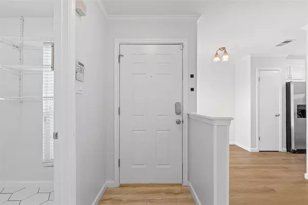 Dallas, TX 75248,5981 Arapaho Road #703