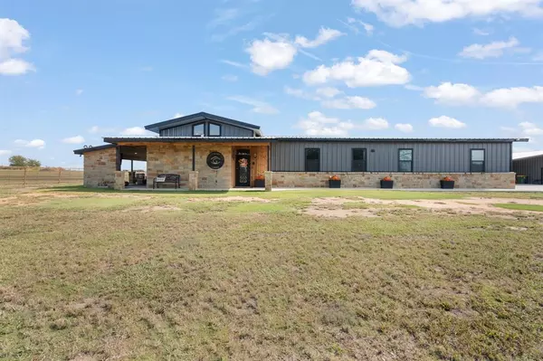 Blum, TX 76627,208 Private Road 107