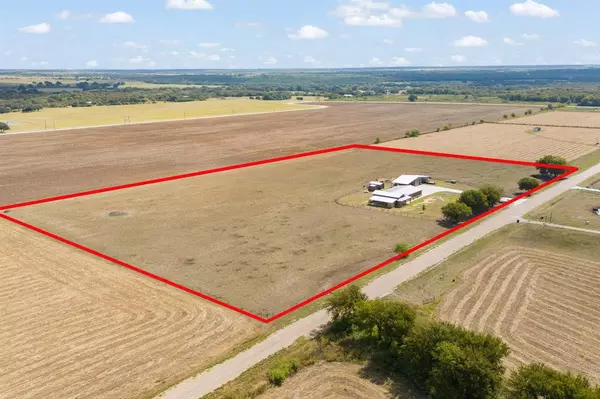 Blum, TX 76627,208 Private Road 107