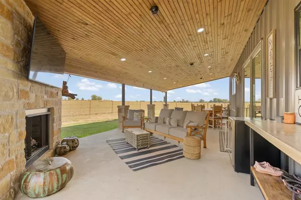 Blum, TX 76627,208 Private Road 107