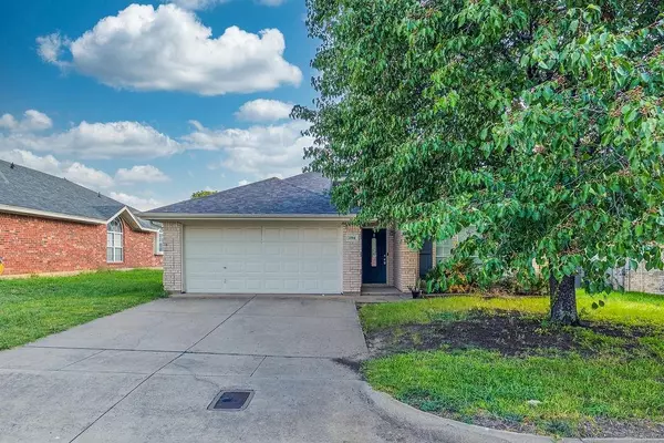 3704 Staghorn Circle N, Fort Worth, TX 76137