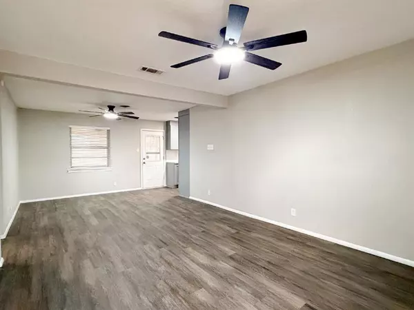 Burleson, TX 76028,549 NW Hillery Street