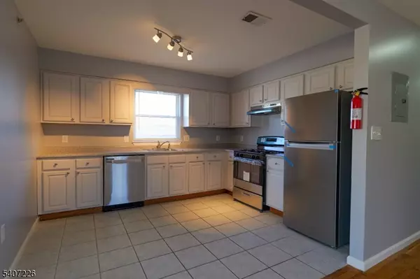 Newark City, NJ 07107,40 11Th Ave W #2