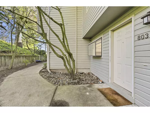 Lake Oswego, OR 97035,3433 MCNARY PKWY #803