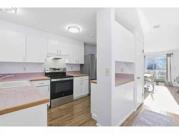 Lake Oswego, OR 97035,3433 MCNARY PKWY #803