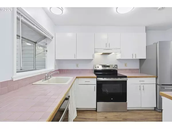 Lake Oswego, OR 97035,3433 MCNARY PKWY #803