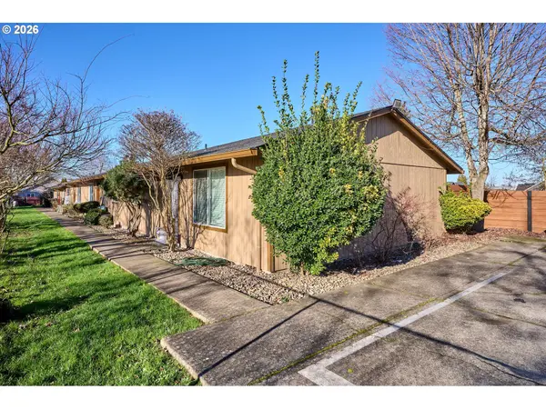 880 N PERSHING ST, Mt Angel, OR 97362