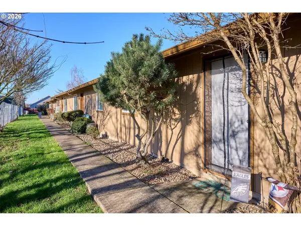 880 N PERSHING ST, Mt Angel, OR 97362