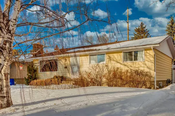 Calgary, AB T2K 4N2,744 Hunterston CRES NW