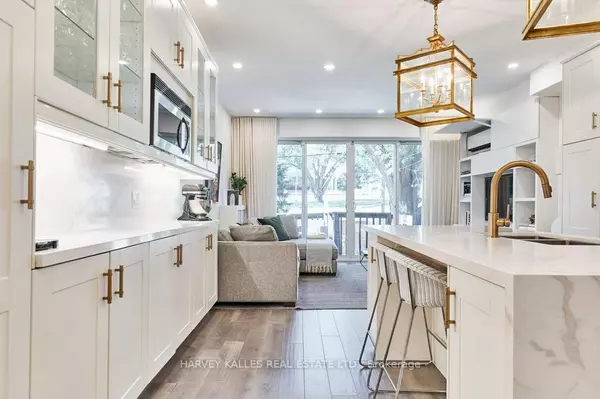 Toronto C02, ON M4V 1J4,96 Balmoral AVE