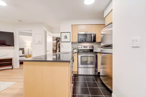 Toronto C01, ON M5V 1B2,231 Fort York BLVD #304