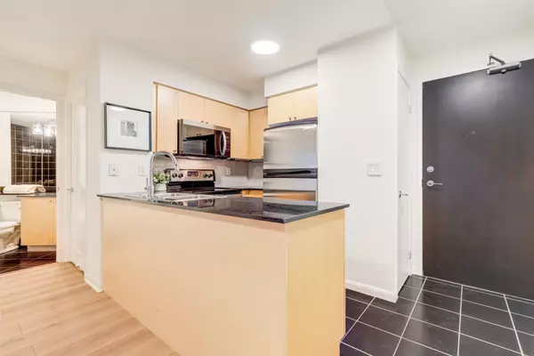 Toronto C01, ON M5V 1B2,231 Fort York BLVD #304