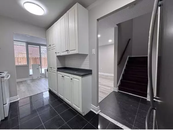 Toronto E10, ON M1E 4V5,4062 Lawrence AVE E #105