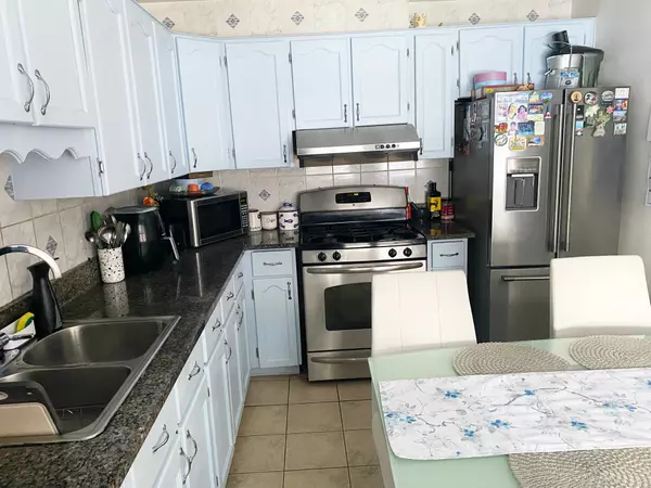 Toronto E03, ON M4B 2A8,42 Yardley AVE