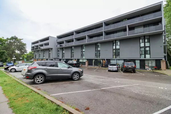 Oshawa, ON L1H 4C2,454 Centre ST S #112